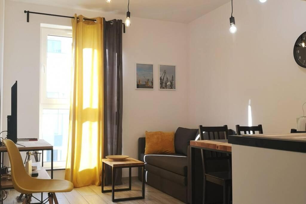 The Yellow Apartment Гданьск Экстерьер фото